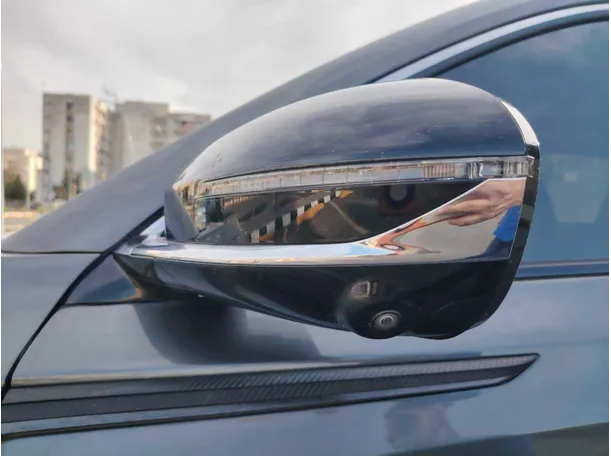Car image 30