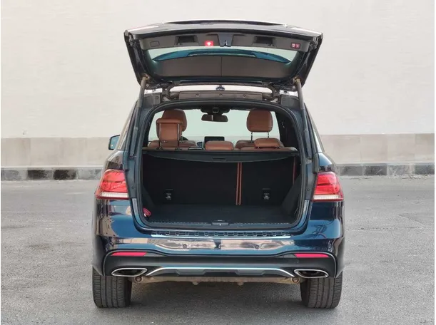 Car image 25