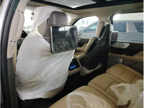 Car image 25