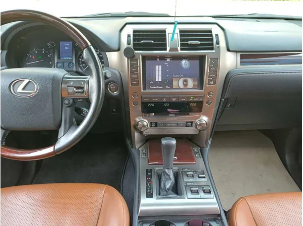 Car image 17