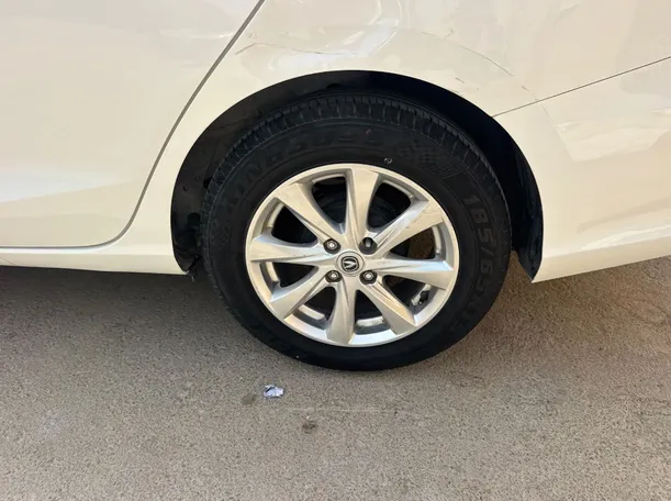 Car image 9