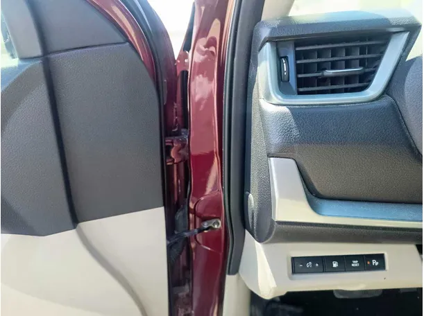 Car image 32