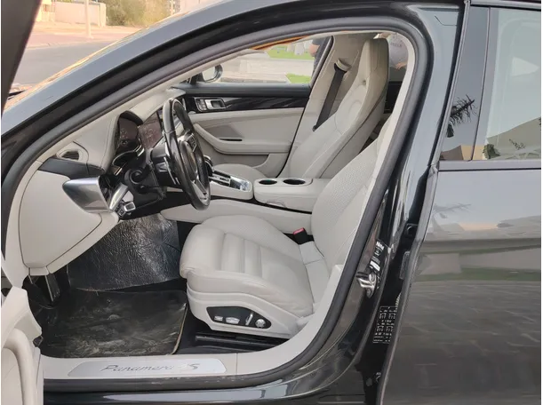 Car image 13