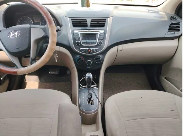 Car image 18