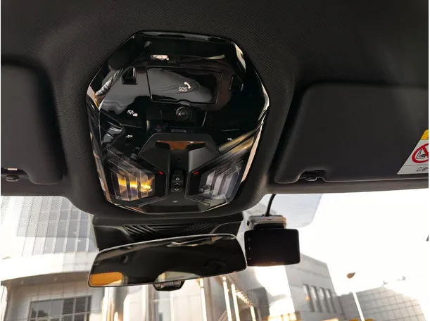 Car image 30