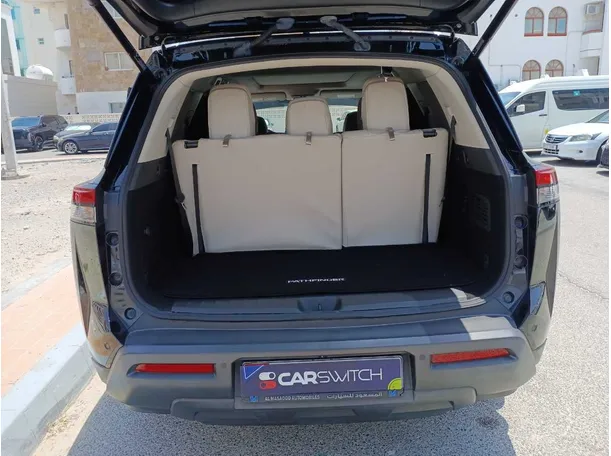 Car image 25