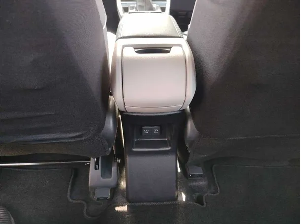 Car image 34