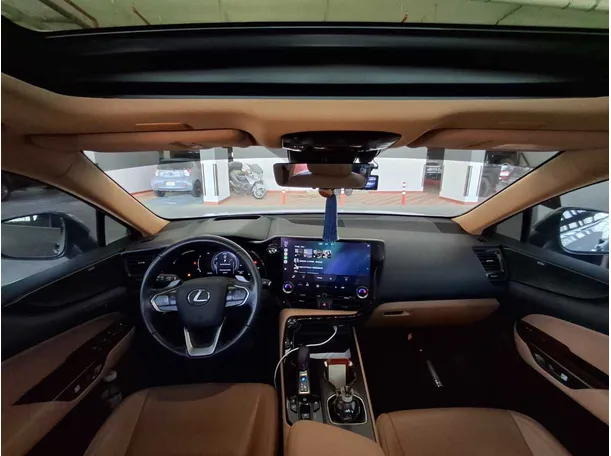 Car image 14