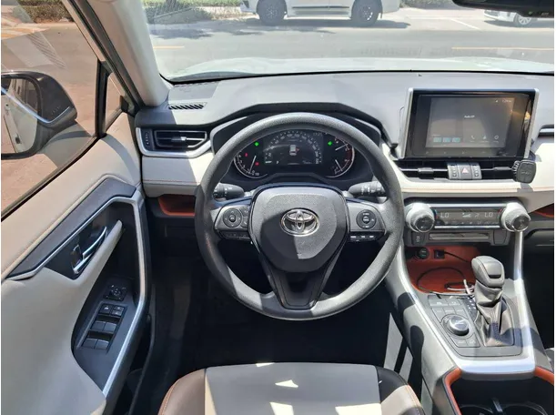 Car image 18
