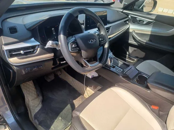 Car image 11