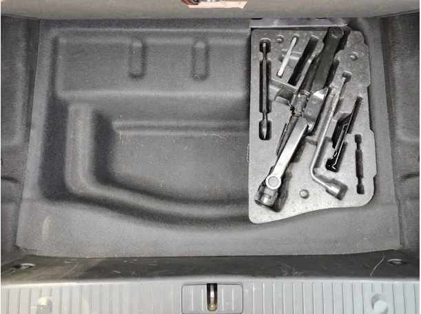 Car image 35