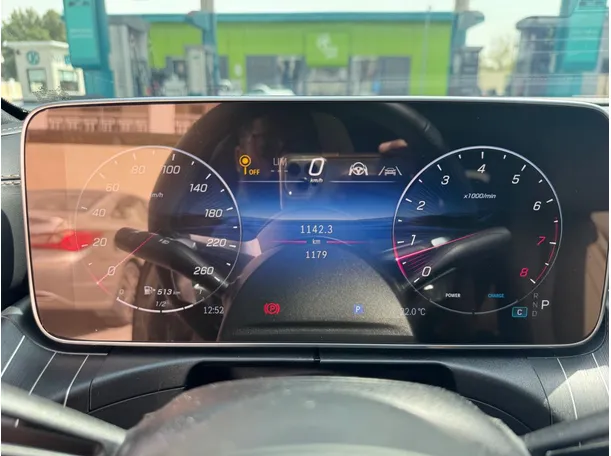 Car image 19