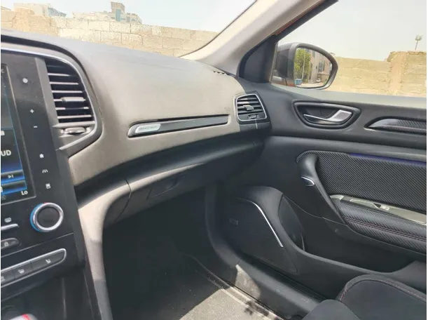 Car image 30