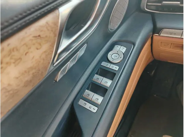 Car image 37