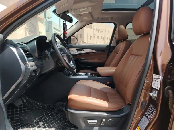 Car image 12