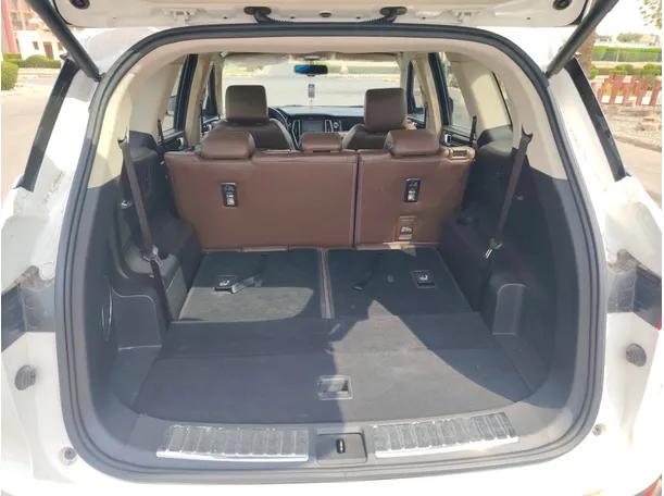 Car image 26