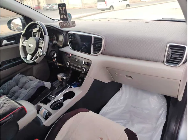 Car image 14