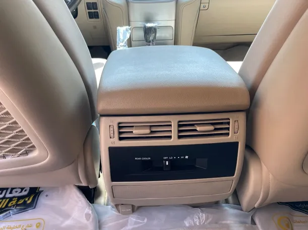 Car image 24