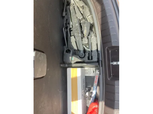 Car image 24