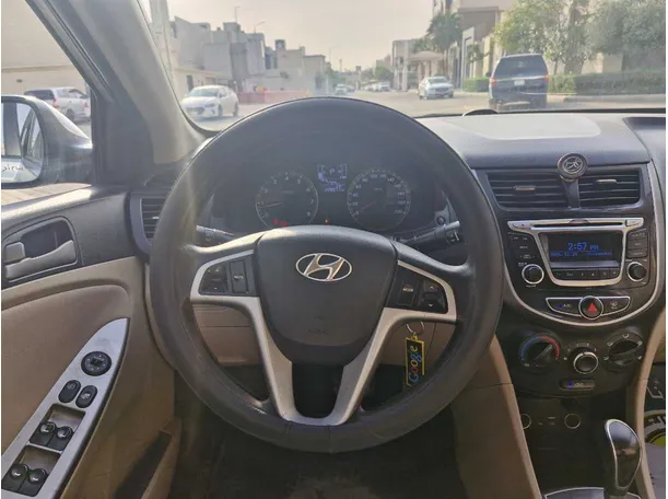 Car image 16