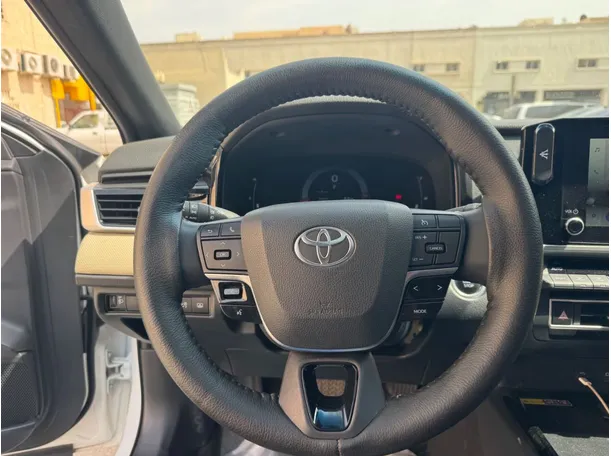 Car image 17