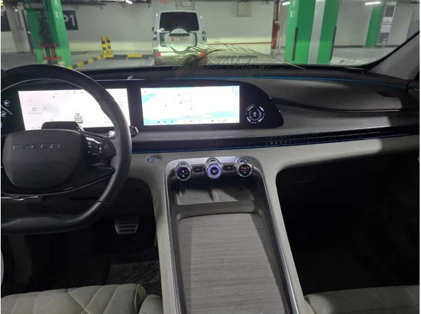 Car image 17