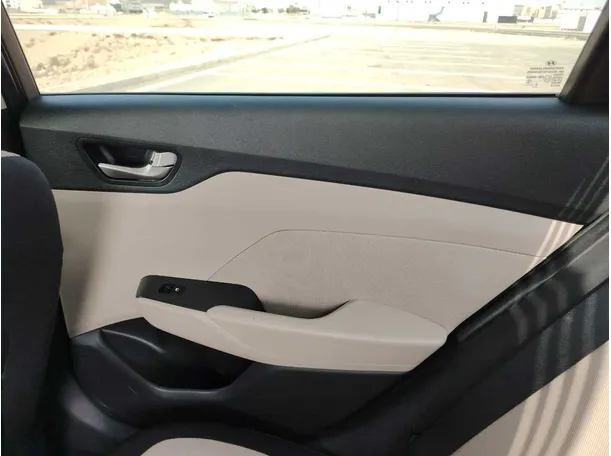 Car image 32