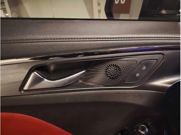 Car image 27