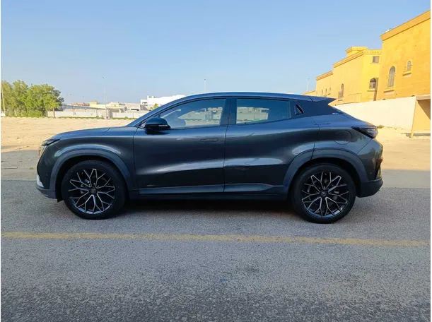 Car image 10