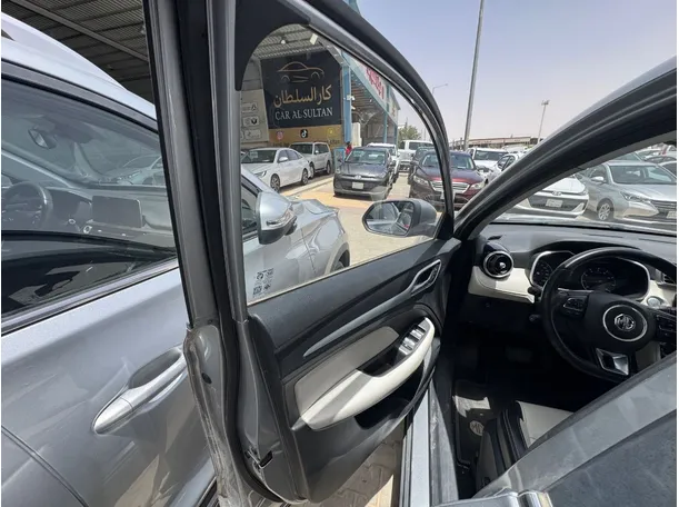 Car image 7