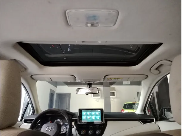 Car image 18