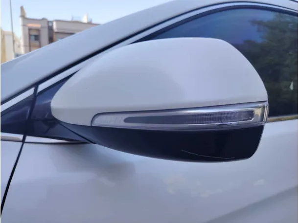 Car image 28