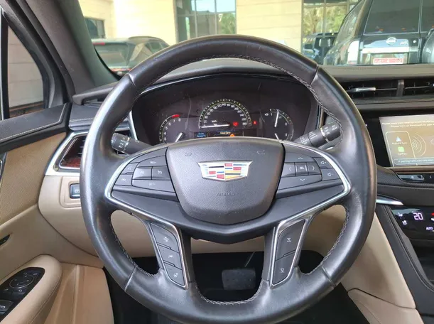 Car image 15