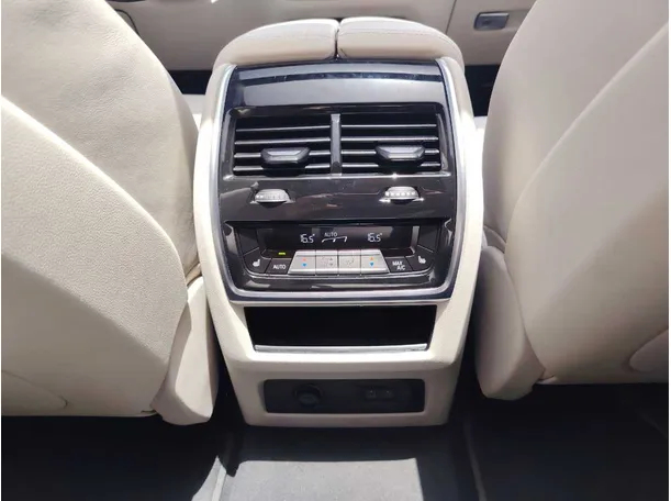 Car image 36