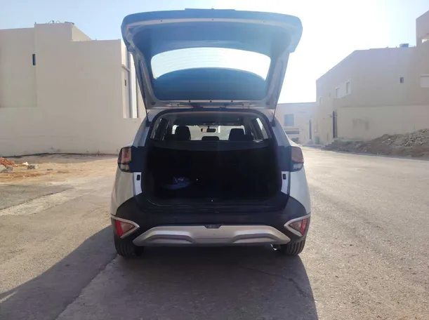 Car image 25