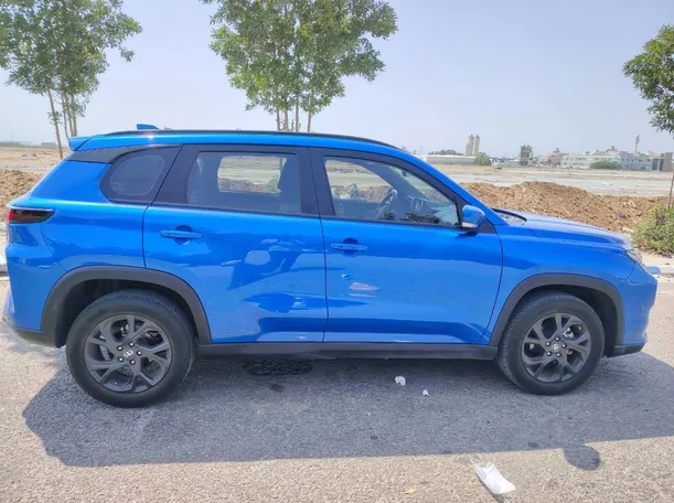 Car image 4