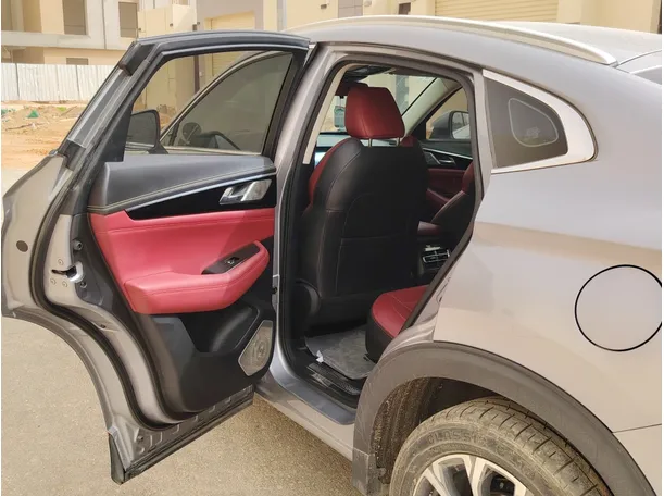 Car image 17