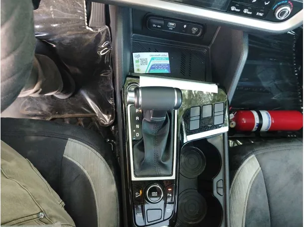 Car image 24