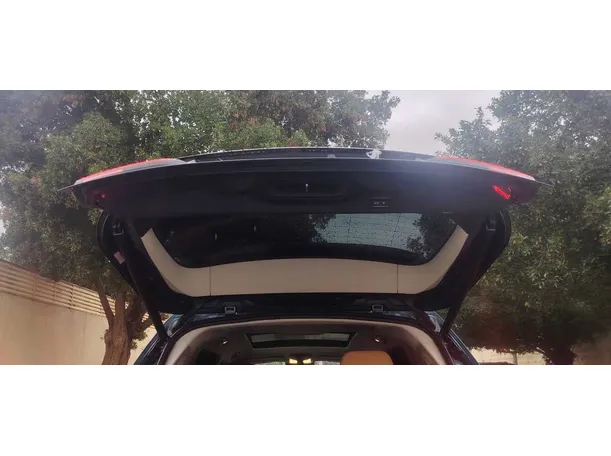 Car image 24