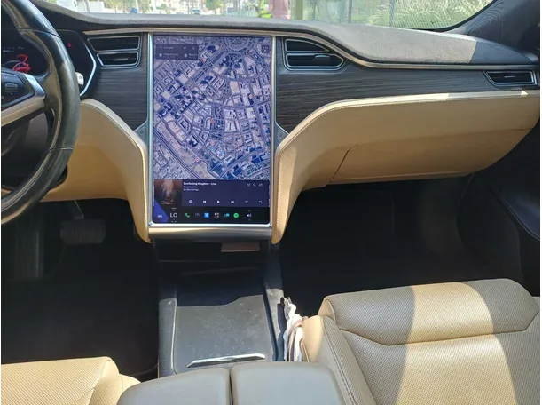Car image 16
