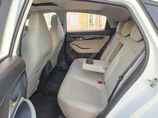 Car image 13