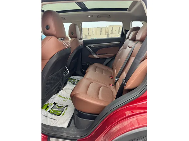 Car image 13