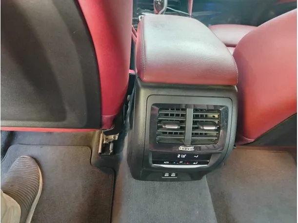 Car image 39