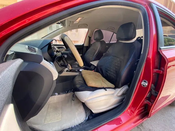Car image 10