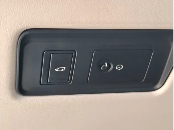 Car image 37
