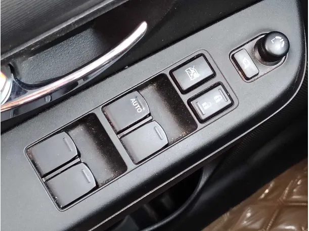 Car image 26