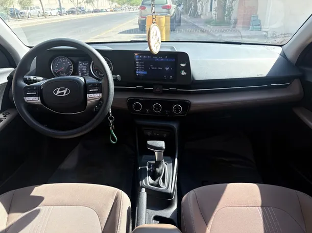 Car image 18