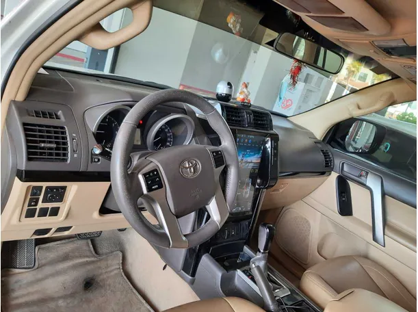 Car image 11