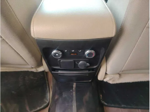Car image 34