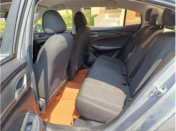 Car image 13